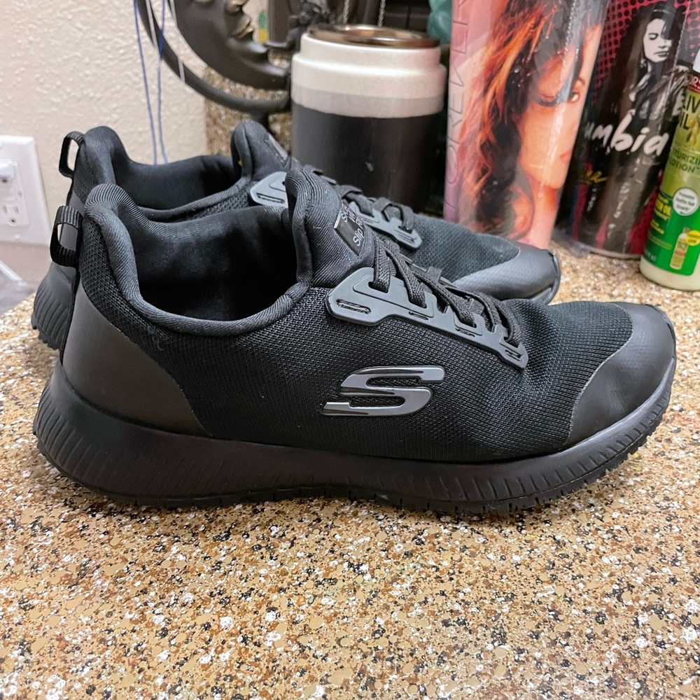 Sketchers Work Slip Resistant shoes for Women. Size 8
